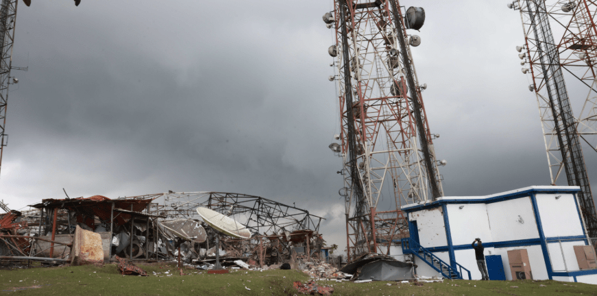 Antenas afectadas por bombardeo al cerro el&nbsp;Volcán