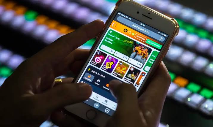 Brasil prohibe las apuestas en línea por el endeudamiento familiar e impacta ingresos de medios y equipos de&nbsp;Fútbol
